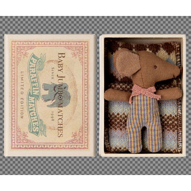 Maïleg Bébé souris qui dort in MatchBox Rose Maileg Ikaipaka