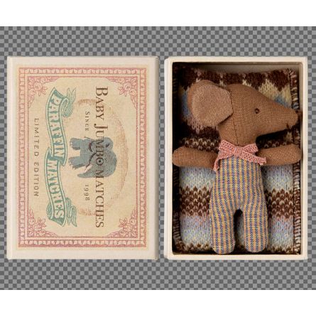Maïleg Bébé souris qui dort in MatchBox Rose Maileg Ikaipaka