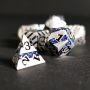 Set de 7 dés Lines Nickel Paillettes bleues Répliquant Ikaipaka