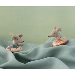 Maïleg Souris petite sœur bleue avec bouée pois rouges Maileg