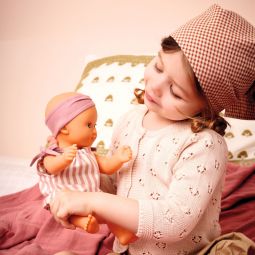 Poupée Baby Prune Pomea Djeco Ikaipaka jeux & jouets Royan