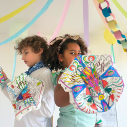Coloriages gonflables 1 épée lumineuse et 1 bouclier ARA
